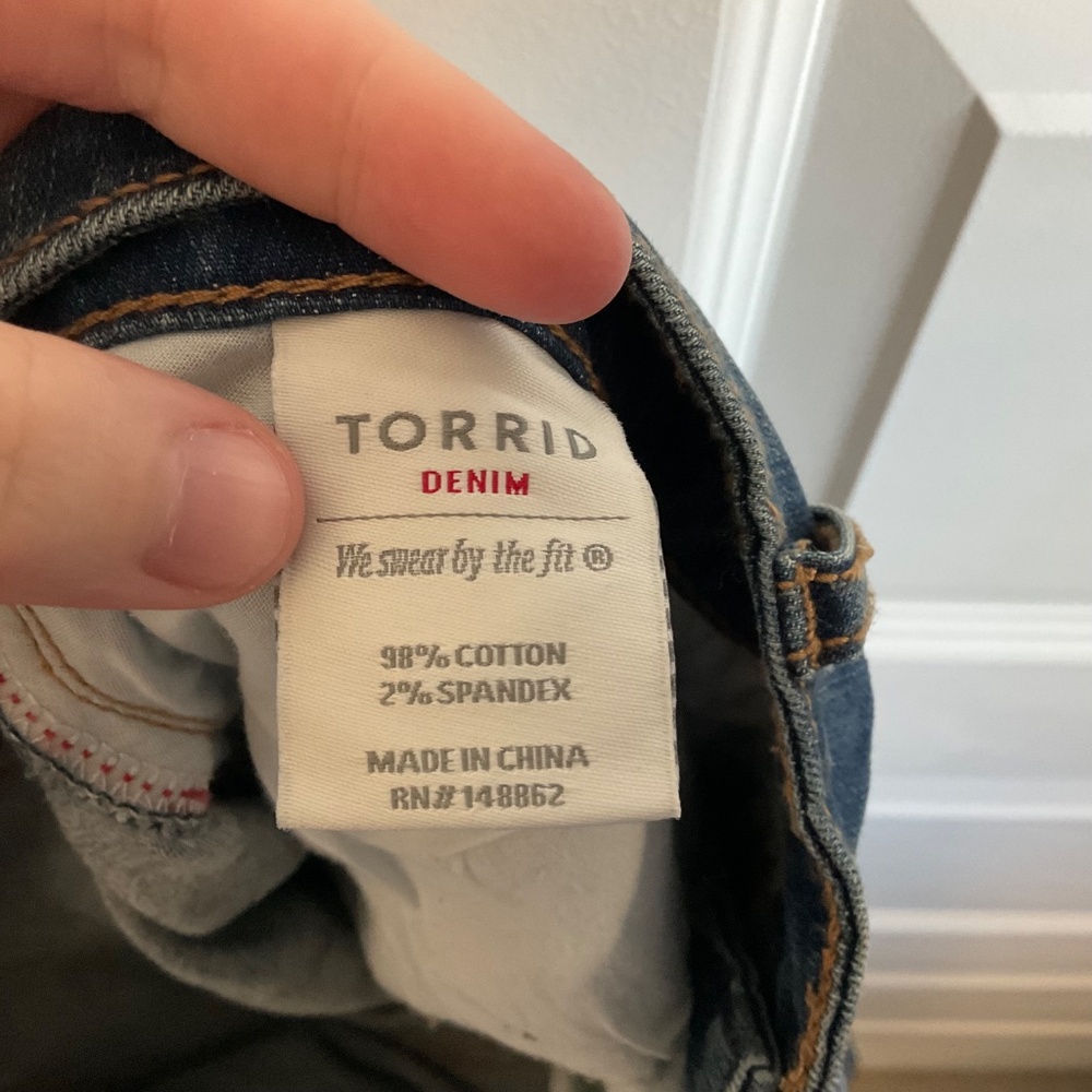 Torrid‎ New Skinny Dark Wash Jeans - Size 14 - Picture 6 of 8